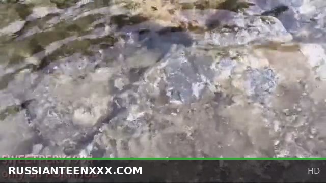 HANDJOB BY REAL TEEN STRANGER ON THE BEACH AFTER DICK FLASHING! Towel drops, shows big cock! Cumshot